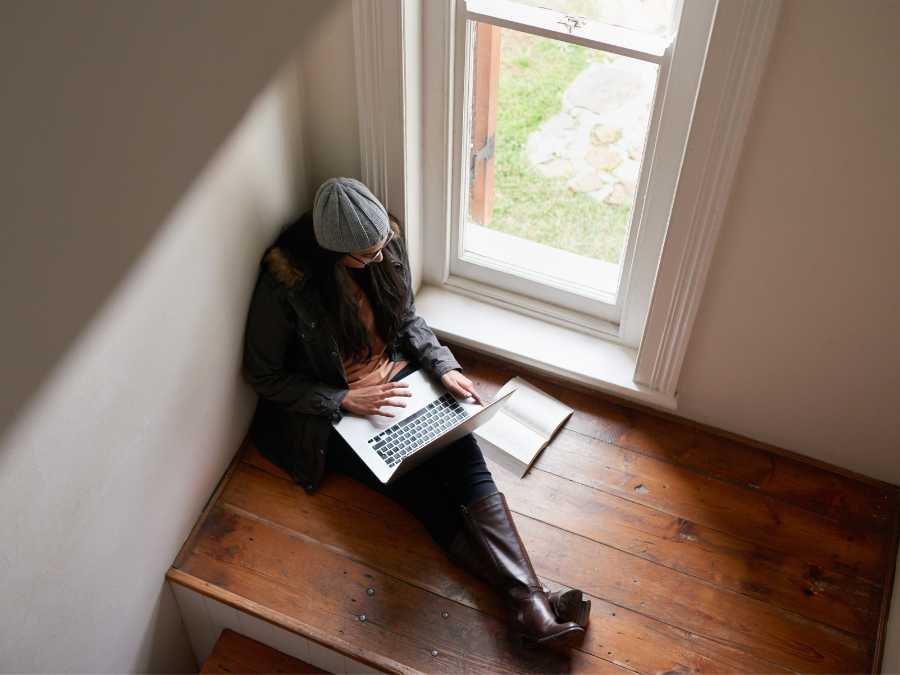 quiet-light-filled-corner-inviting-ways-to-creat-a-cozy-fall-reading-nook