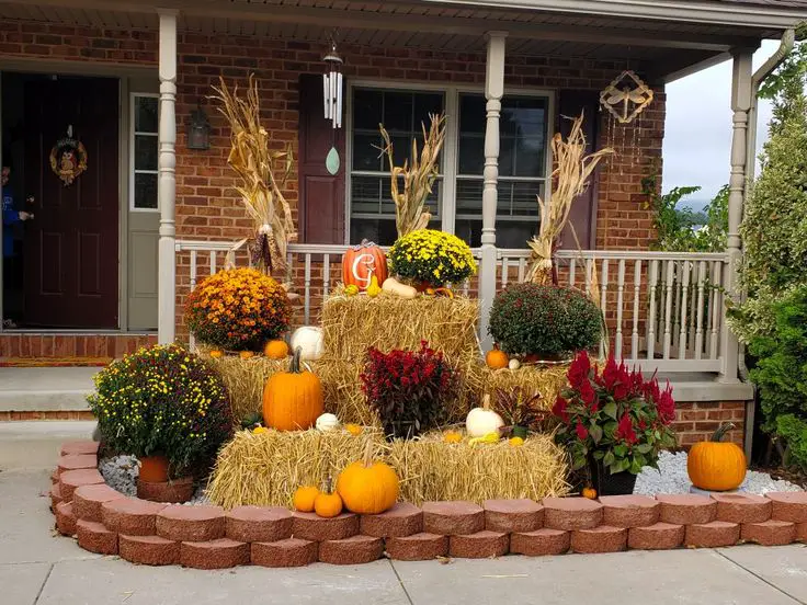 cornstalks-and-hay-bales-fall-porch-decor-ideas