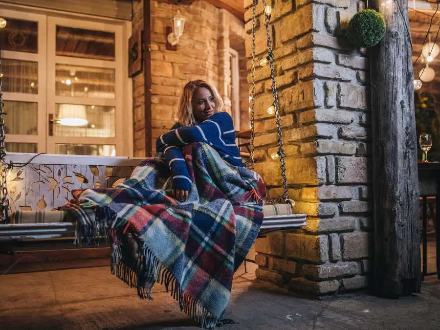 cosy-throw-blacket-on-seating
