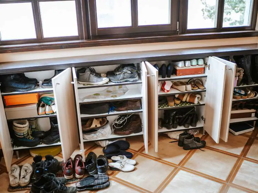 shoe-storage-with-autumn-decor
