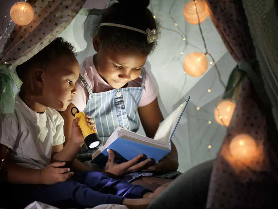 canopy-or-tent-feel-inviting-ways-to-create-a-cozy-fall-reading-nook