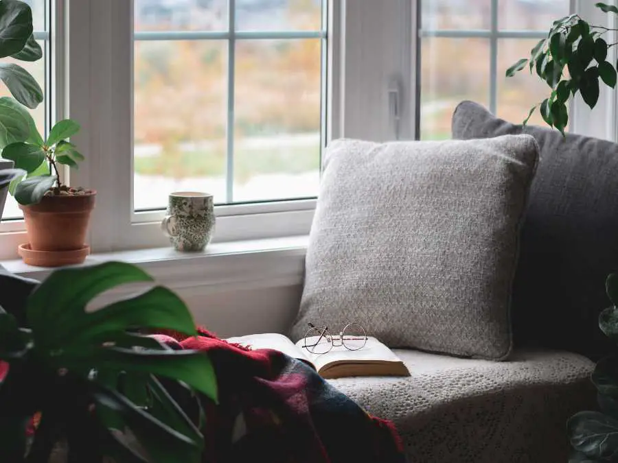 reading-nook-fall-bedroom-ideas