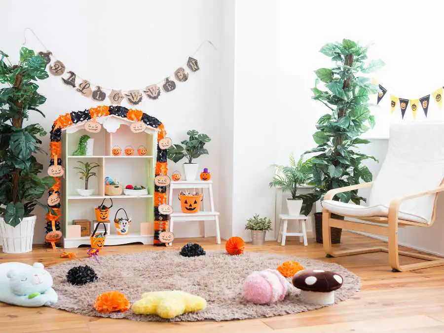 seasonal-garland-fall-shelf-styling-ideas