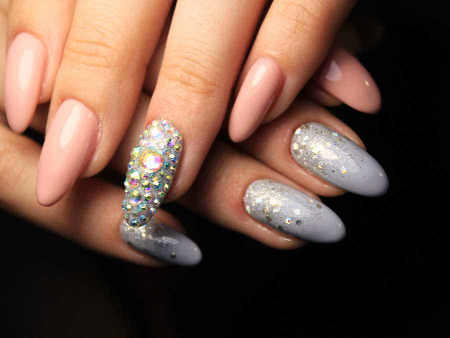 diamond-rhinestone-wedding-nail-ideas
