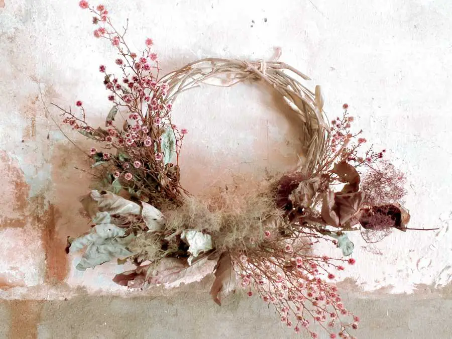 dried-floral-wreath