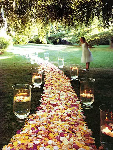 floating-candles-in-glass-vases