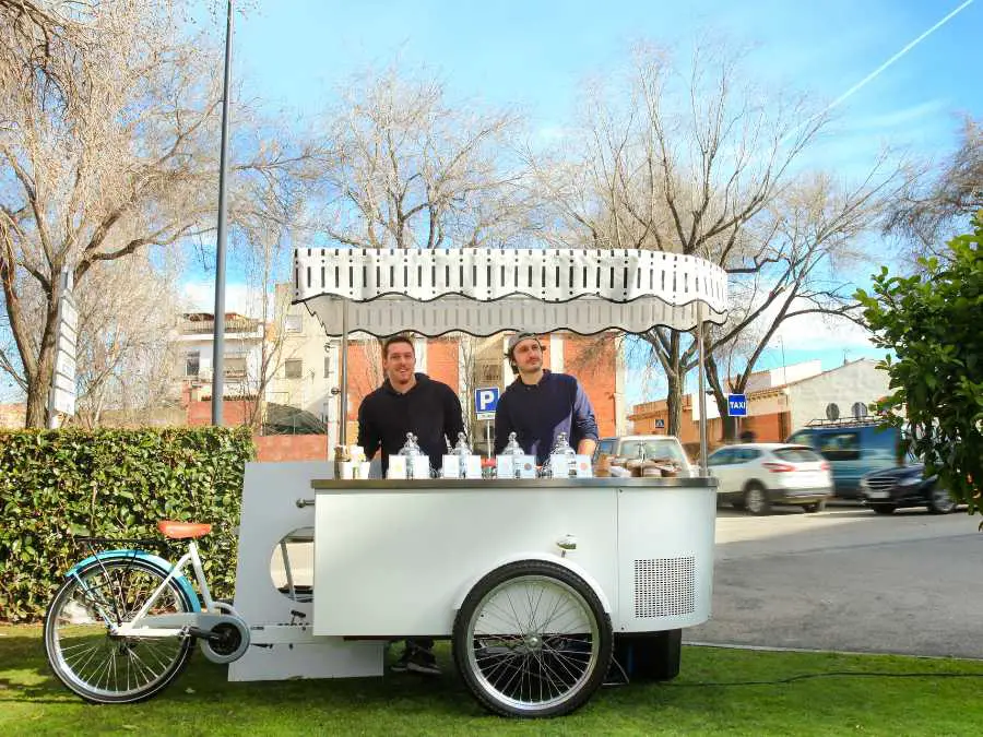ice-cream-carts-summer-wedding-guest-comfort-ideas