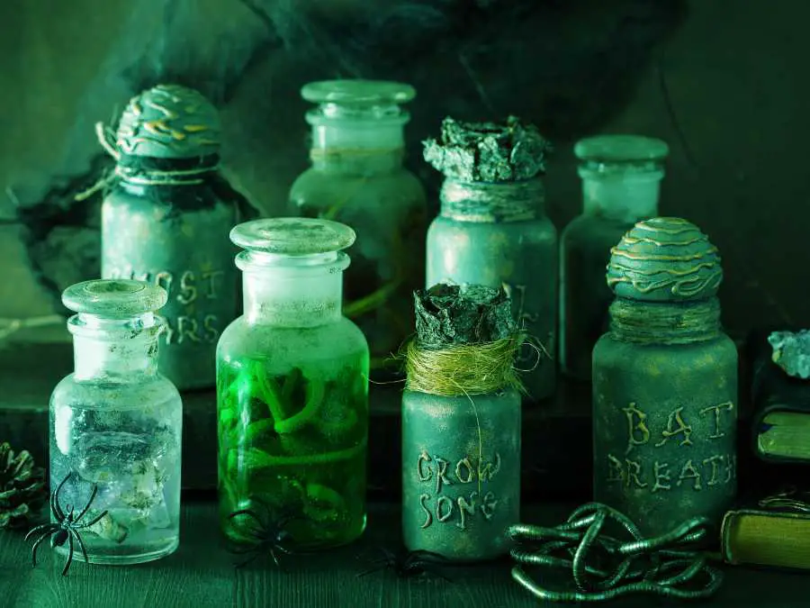 glowing-witches-outdoor-halloween-decor