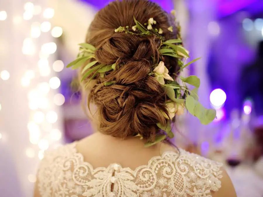 updos-summer-wedding-hair-tips