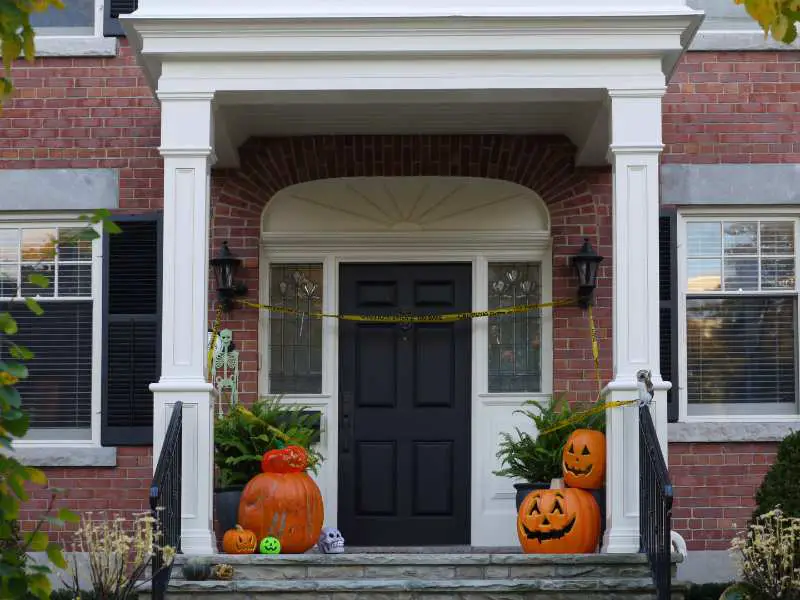 Halloween-front-porch-decor-ideas