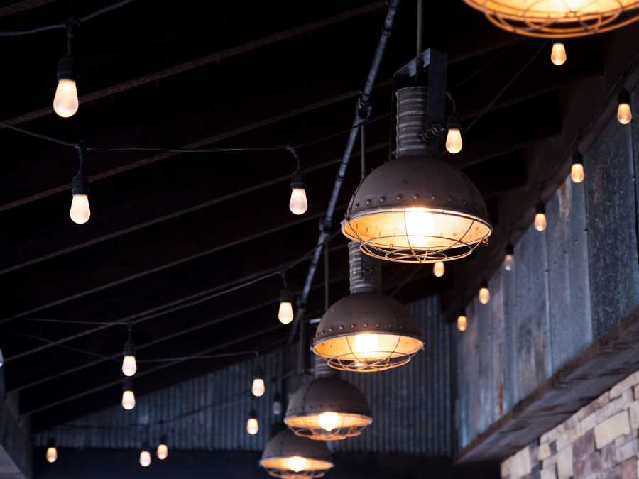 string lights-fallwreath-ideas-for-your-porch-door