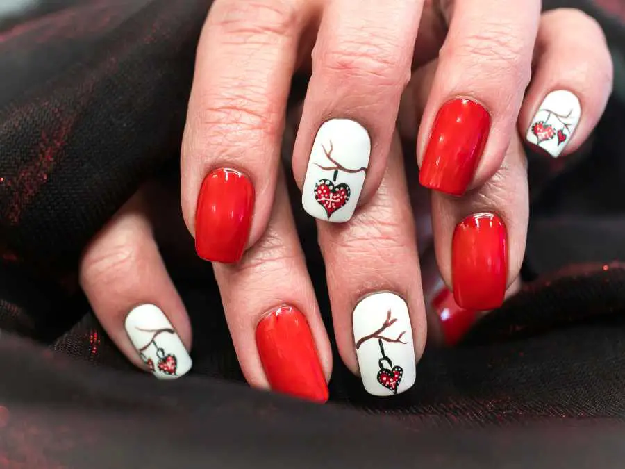 heart-accent-nail-wedding-nail-ideas