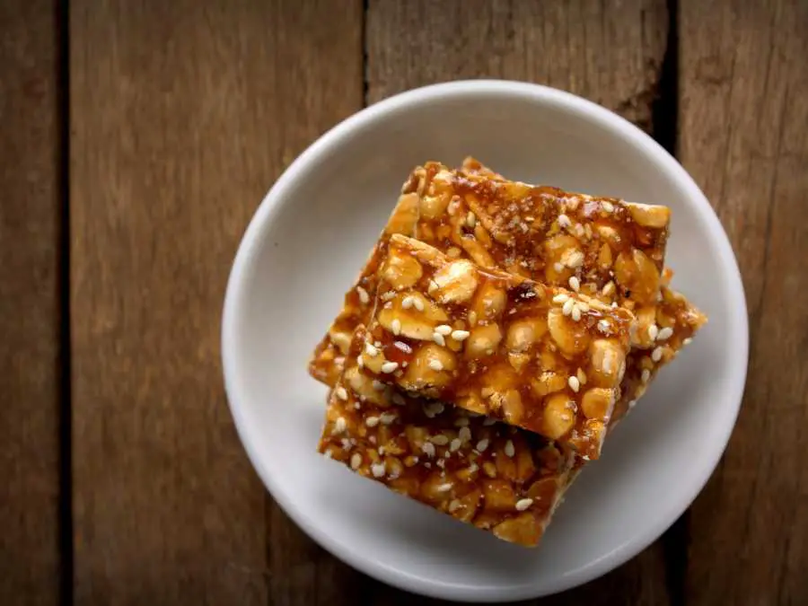 honey-and-nut-brittle-pieces-tea-time-snacks-to-elevate-your-afternoon-rituals