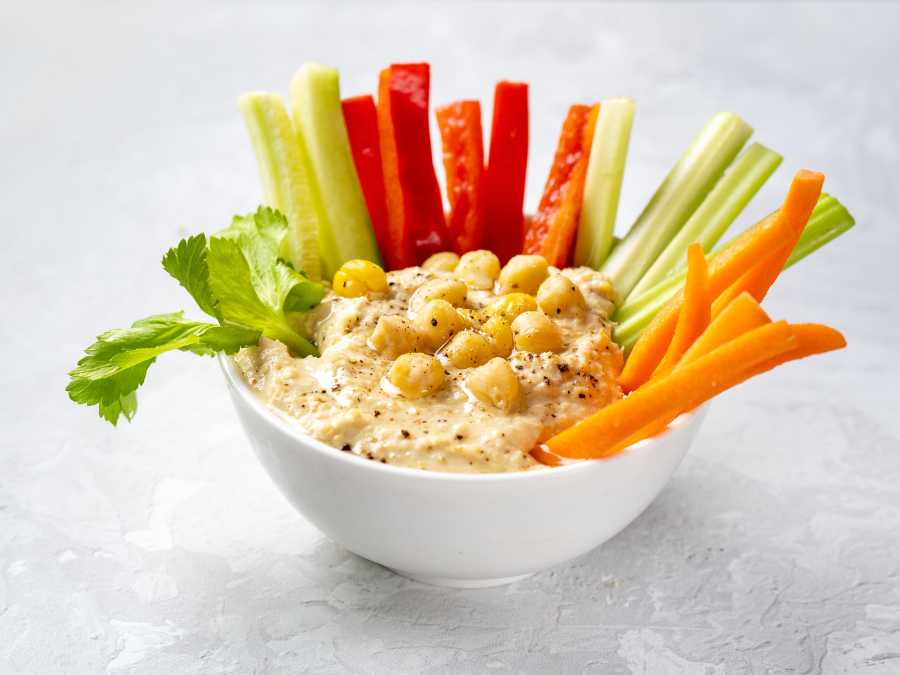 hummus-with-veggie-sticks