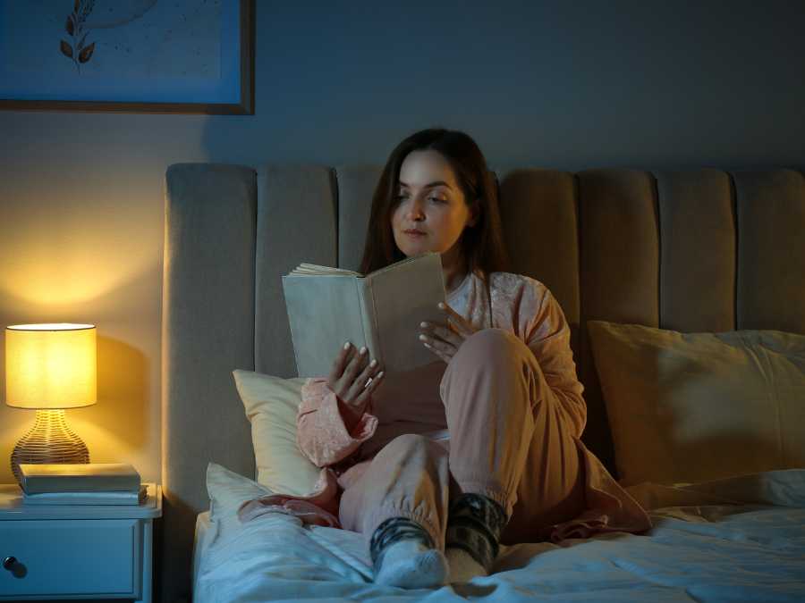 soft-light-inviting-ways-to-create-a-coze-fall-reading-nook