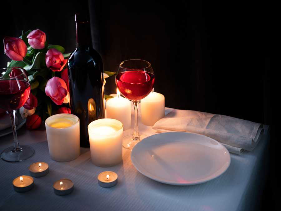 warm-candlelight-thanksgiving-aesthetic-table-setting