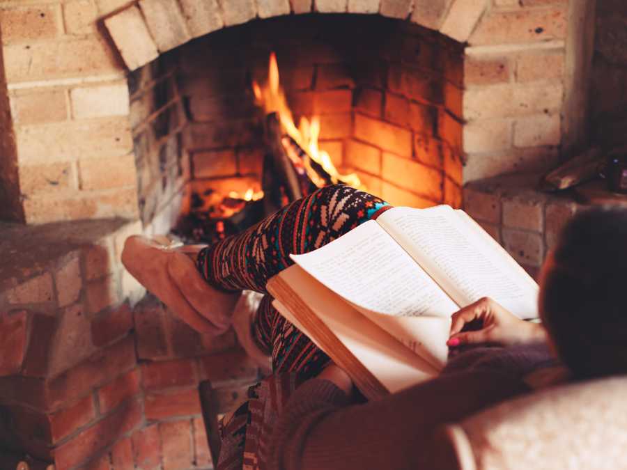 fireplace-inviting-ways-to-create-a-cozy-fall-reading-nook
