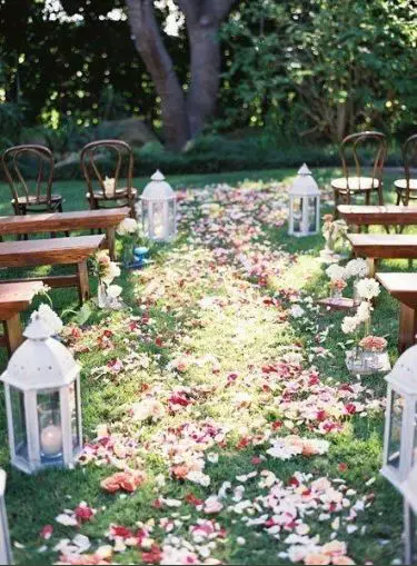 lantern-lined-aisle-wedding-aisle-decor-ideas