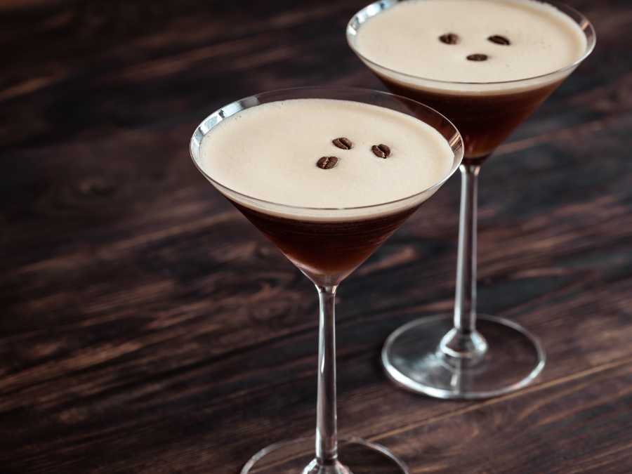 maple-espresso-martini-elegant-fall-wedding-signature-drink-ideas