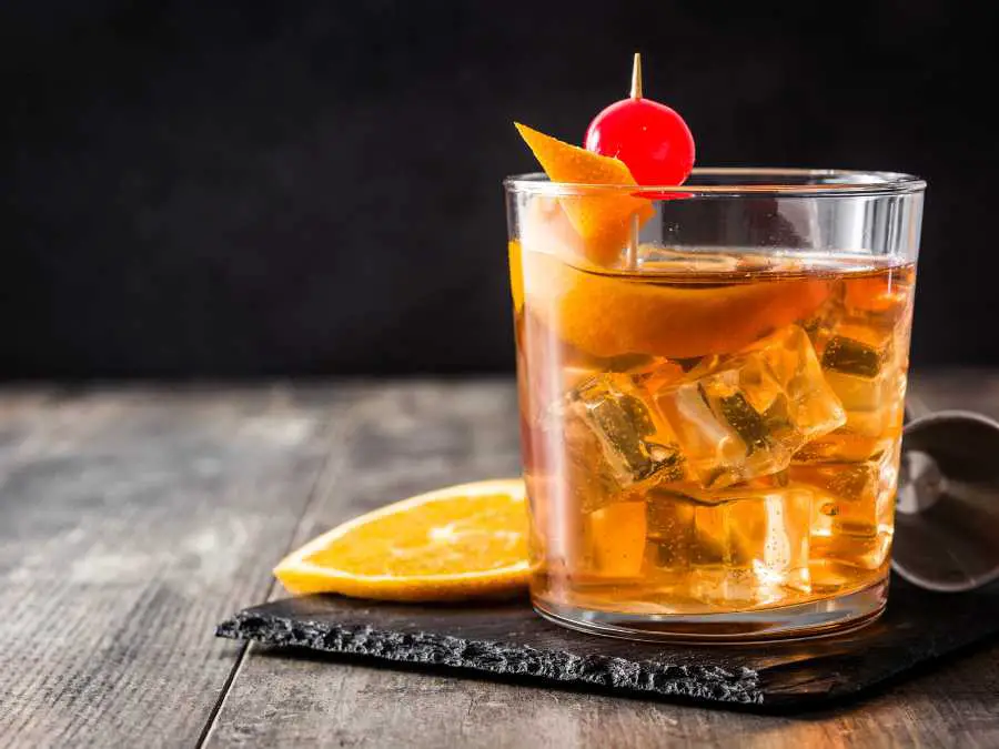 maple-pecan-old-fashioned-elegant-fall-wedding-signature-drink-ideas