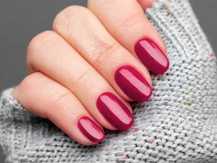 burgundy-elegance-nail