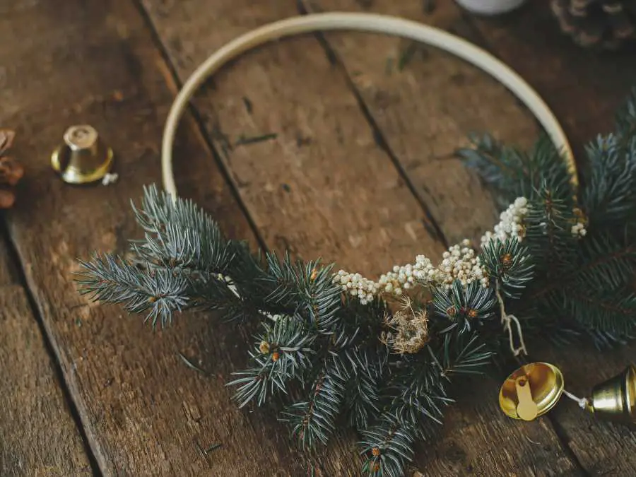 metal-hoop-minimalist-fall-wreath-ideas-for-your-front-door