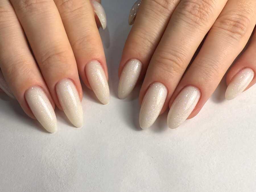 milky-white-nail