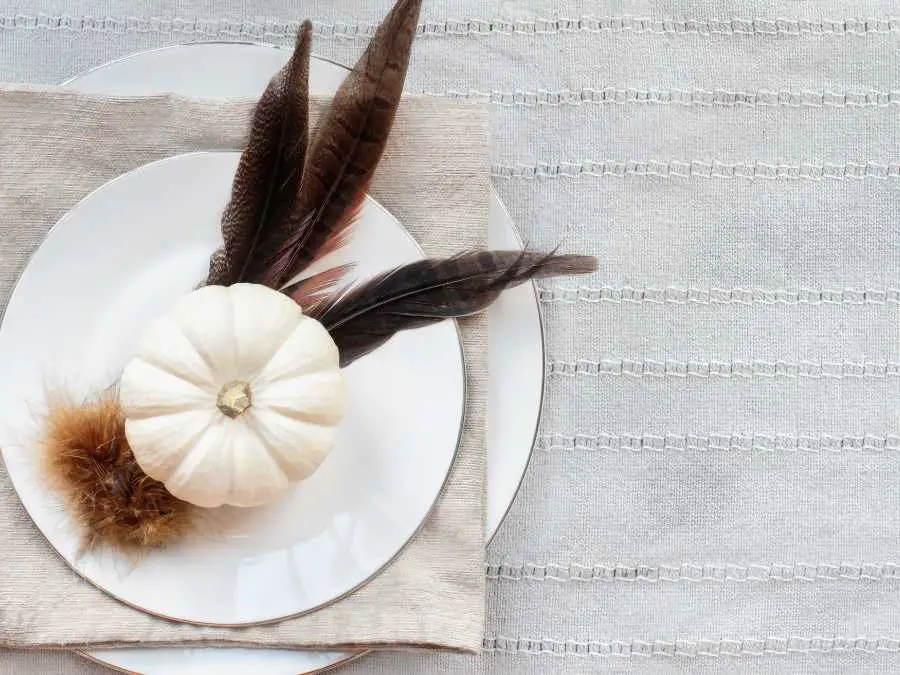 white-pumpkin-as-place-accent