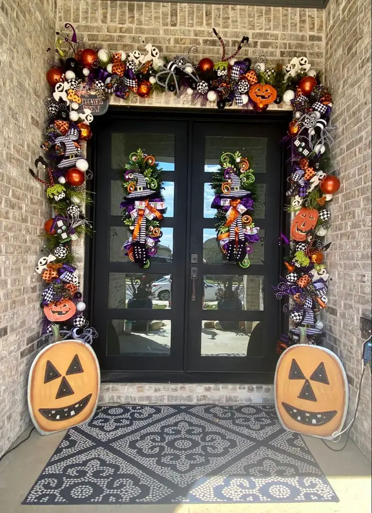 moody-halloween-garland-front-porch-decor-ideas