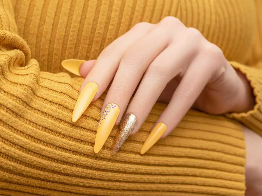 mustard-yellow-thanksgiving-nail-arts-designs