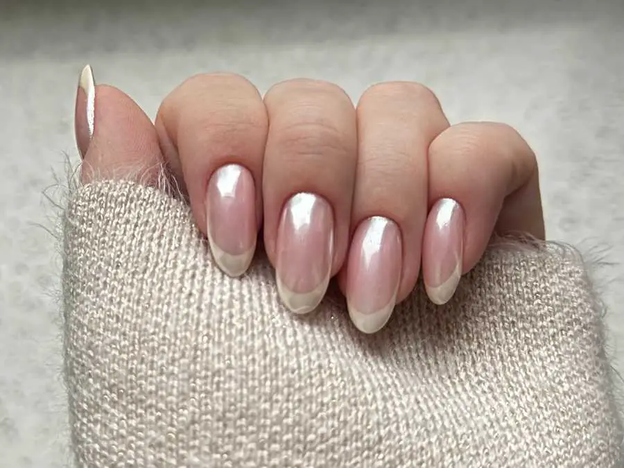 neutral-almond-nails