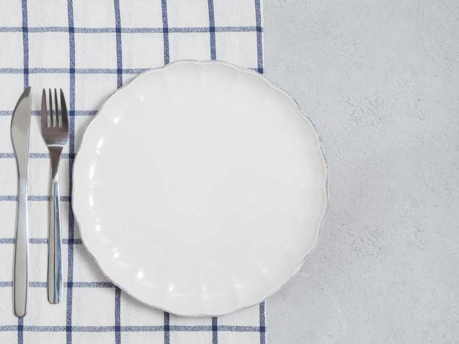 ceramic-silverware-natural-thanksgiving-aesthetic-table-setting