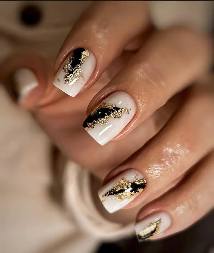 nude-nail-with-gold-foil-wedding-nail-ideas