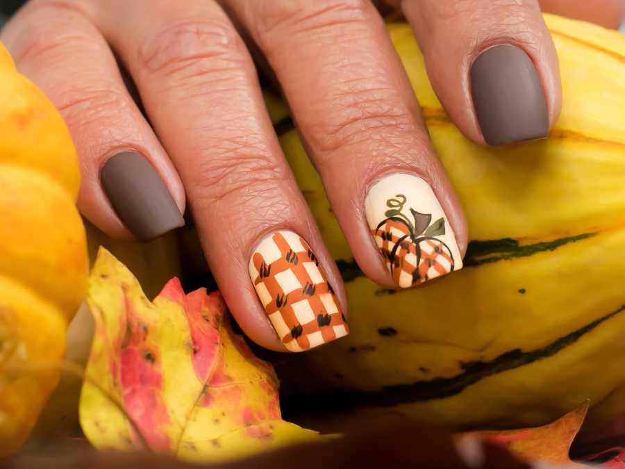 plaid-pattern-thanksgiving-nail-art-design