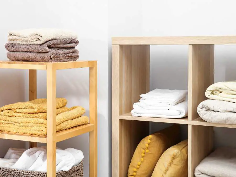 blanket-and-pillow-ways on how to switch home decor from summer-to fall