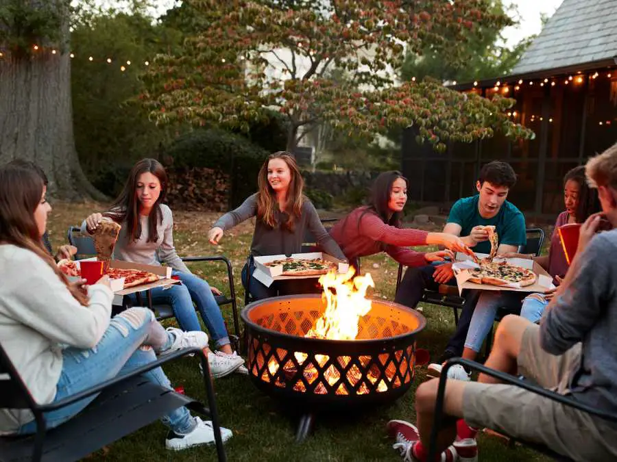 outdoor-fire-pit-hangout-halloween-party-ideas