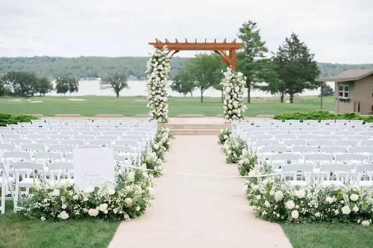 Oversized-floral-arrangement