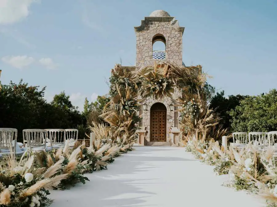 pampas-grass-border-wedding-aisle-decor-ideas