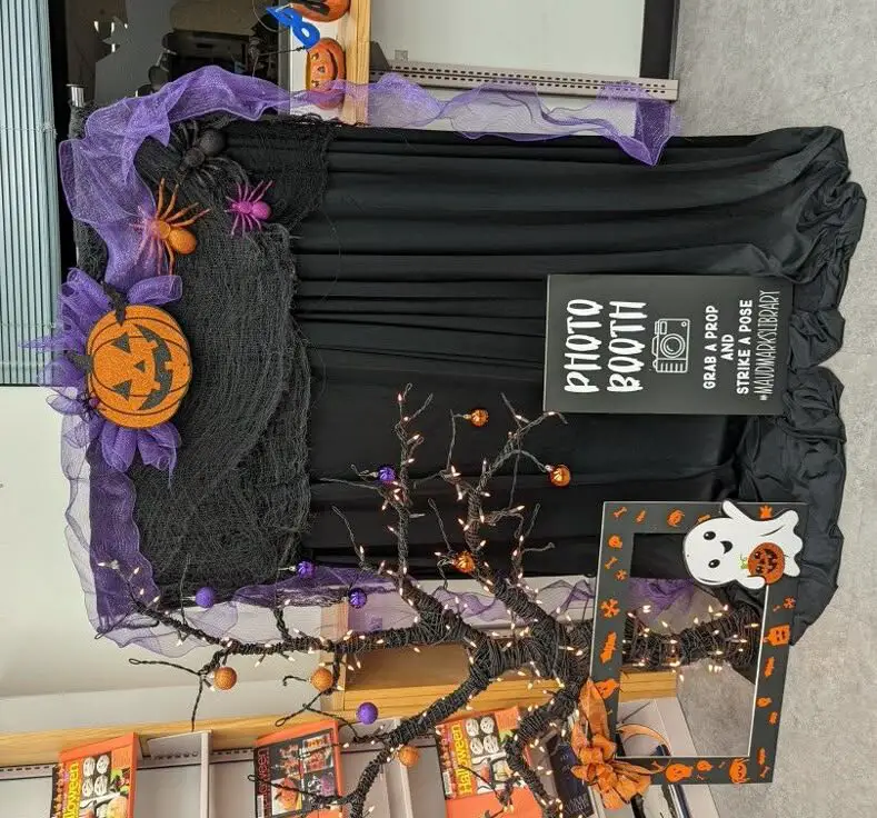 photo-booth-with-props