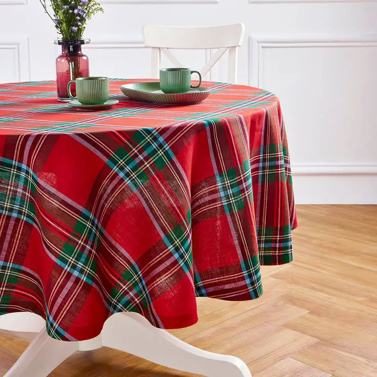 plaid-or-flannel-tablecloths-stylish-fall-decor-ideas