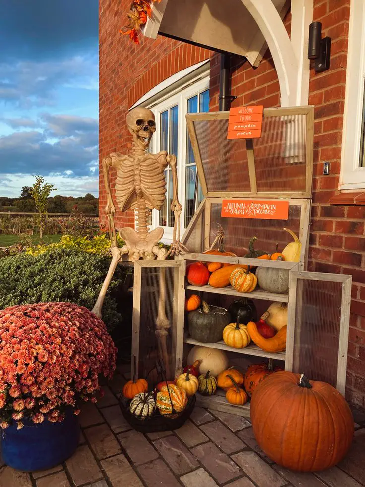 pumpkin-display-cluster-fall-entryway-ideas to welcome the season