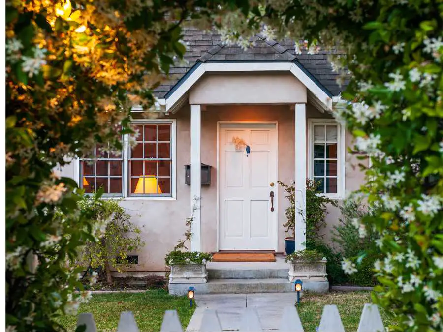entryway-ways-on-how-to-switch-home-decor-from-summer-to-fall
