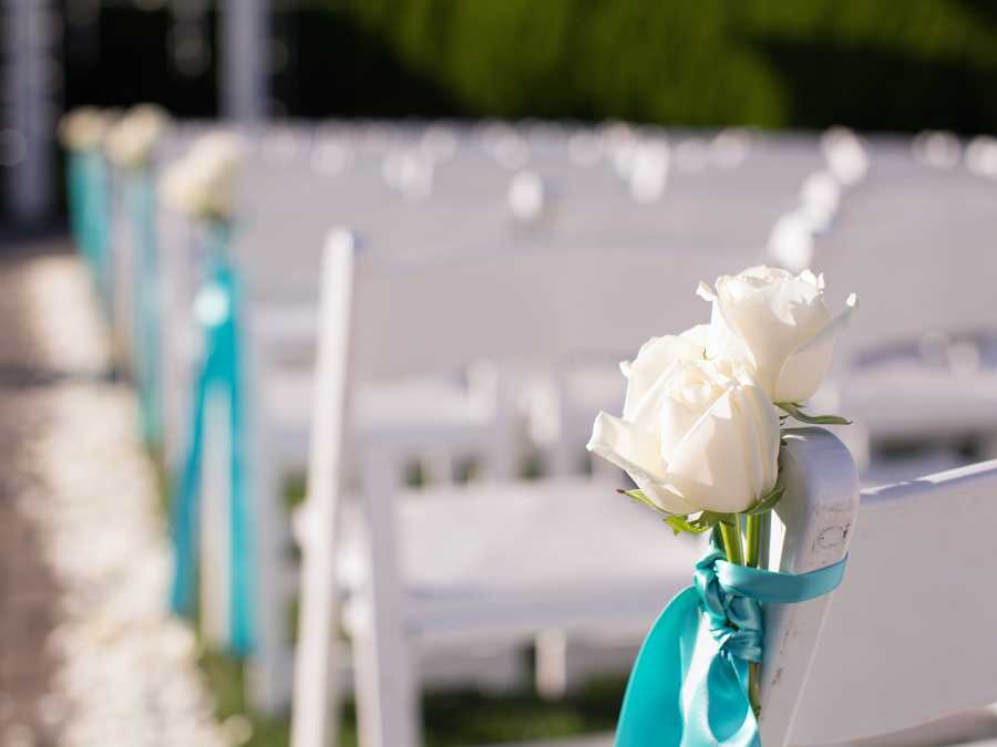 ribbon-streamer-wedding-decor-aisle-ideas