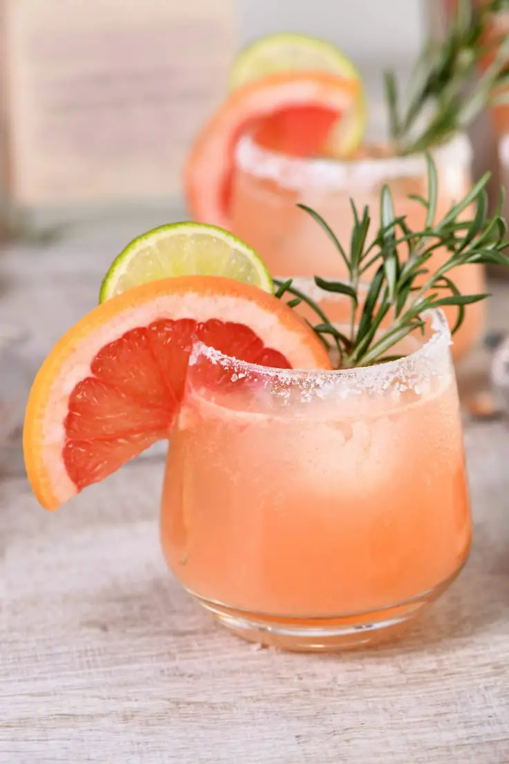 rosemary-grapefruit-spritz-elegant-fall-wedding-signature-drink-ideas