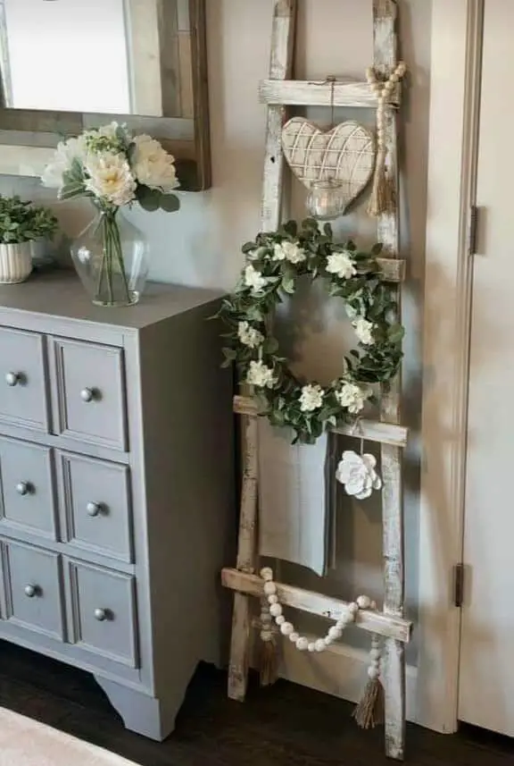rustic-ladder-decor-fall-entryway-ideas-to-welcome-the-season