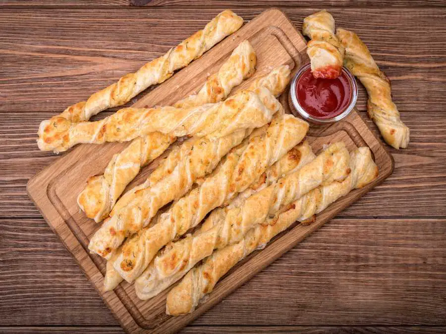 savory-puff-pastry-twist