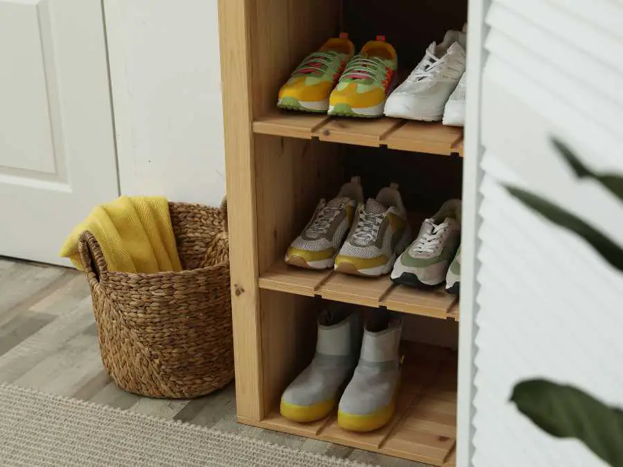 seasonal-shoe-tray-fall-entryway-ideas-to-welcome-the-season