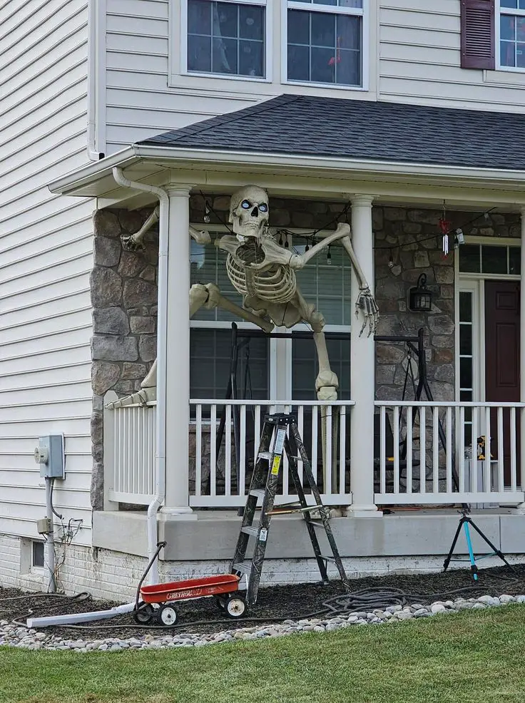 skeleton-yard-outdoor-halloween-decor