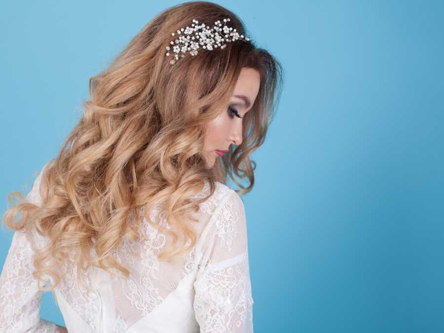 soft-curls--with-sparkly-clip-thanksgiving-hair-ideas
