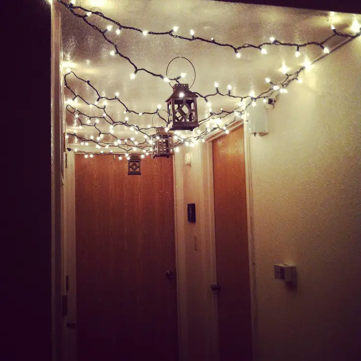string-fairy-light-entryway-ideas-to-welcome-the-season